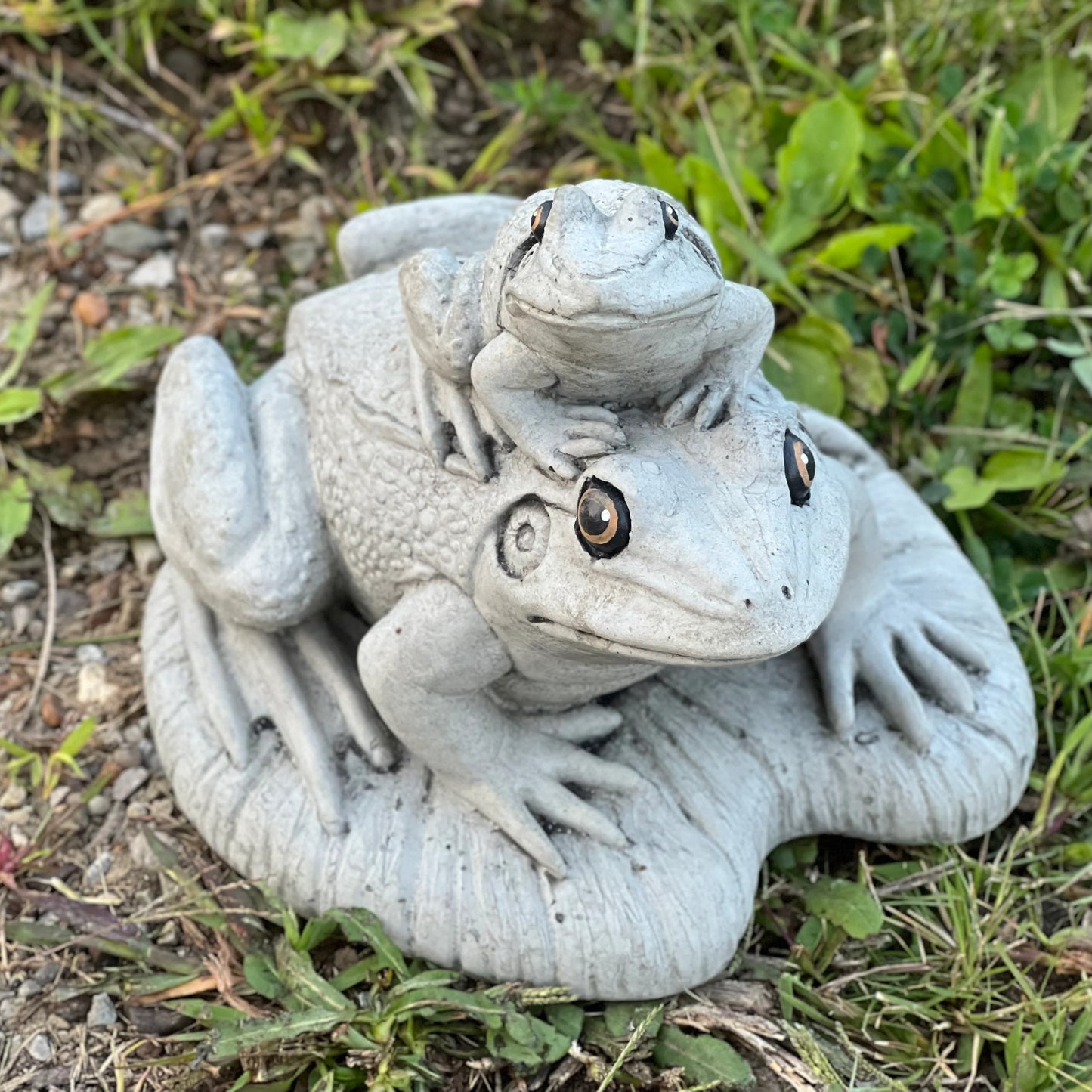 Two frogs figure