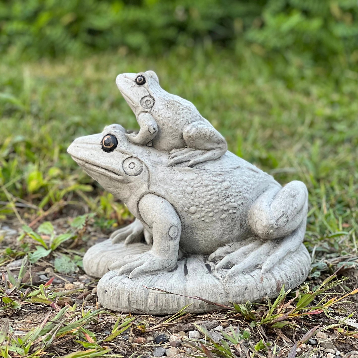 Two frogs figure
